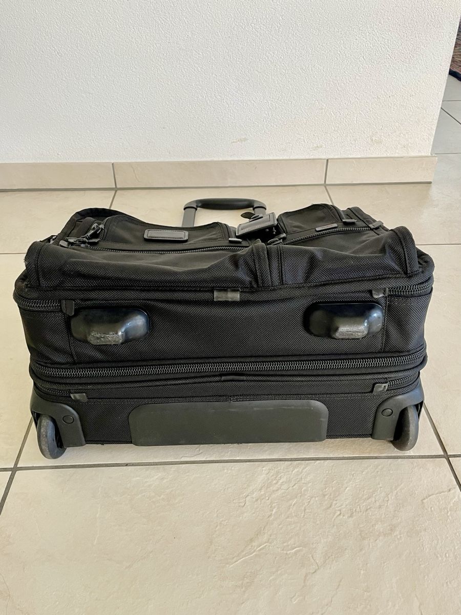 Tumi Valigie & Borse: TUMI Aktentasche / Handgepäck auf Rollen – Usato da Richterswil venduto da Prangins9 7