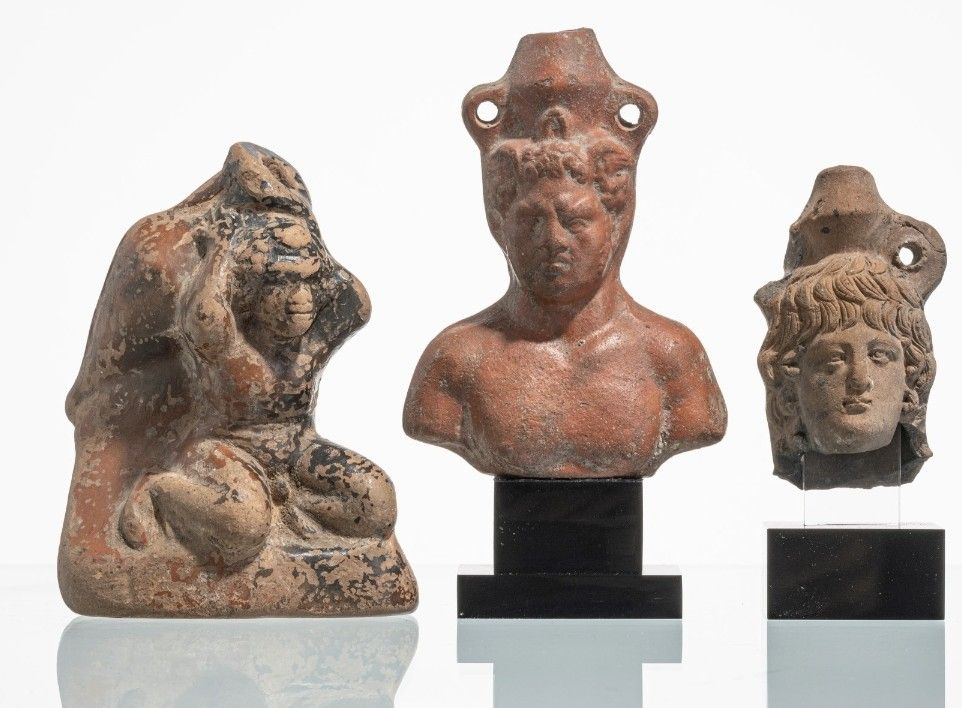 Statuette: Lot de 3 statuettes  Égypte gréco-romaine – Usato da Savièse venduto da valmont1281