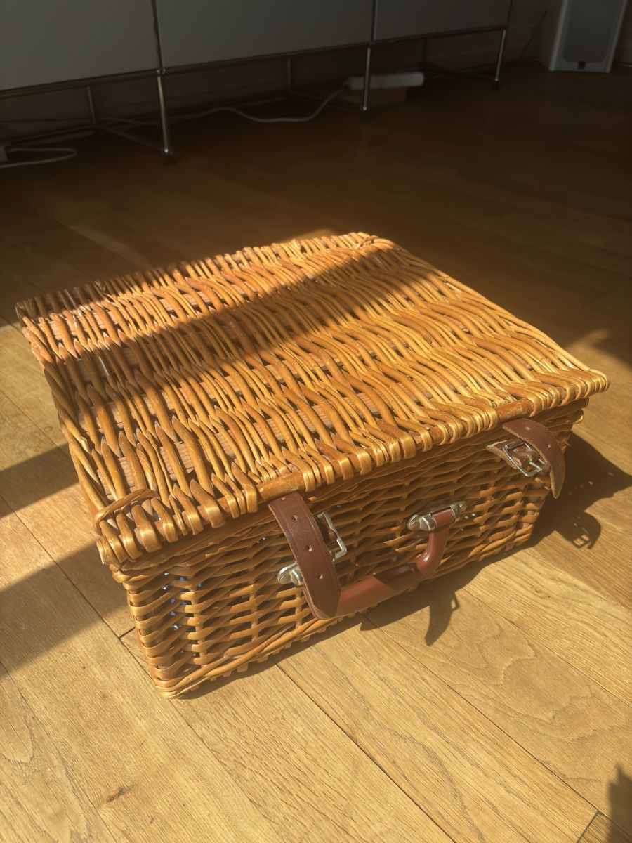 Altro per la casa: Picnic basket with tableware and checkered blanket – Usato da Zürich venduto da lun_cdx7 1