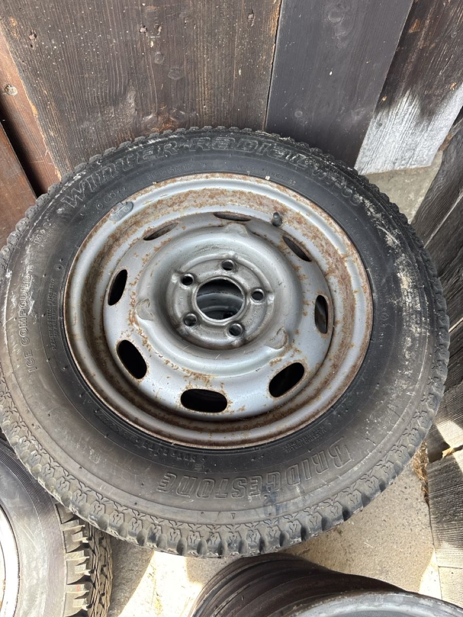 Pneumatici & Ruote complete: Winterräder Volvo 140 mit Spikes – Usato da Lenzburg venduto da Dangelman