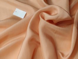 Italienische Top reine Seide Stoff 1.40x1.42m soft apricot