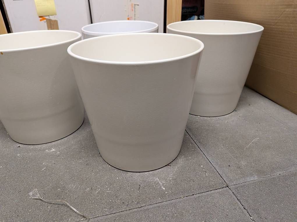 Ikea Vasi per fiori: 4 Weiss Übertöpfe 19cm – Usato da Zürich venduto da han_vs9p