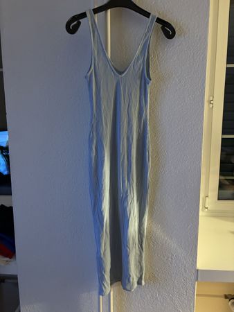 Langes Kleid hellblau ärmellos in gutem Zustand
