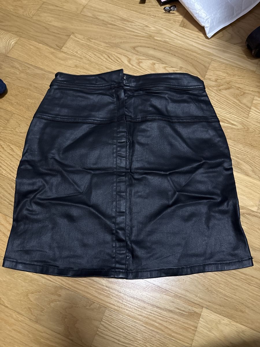 Esprit Gonne: Esprit Lederimitat Rock Schwarz Gr. 34 – Nuovo (secondo la descrizione) da Thun venduto da Vans_98 1