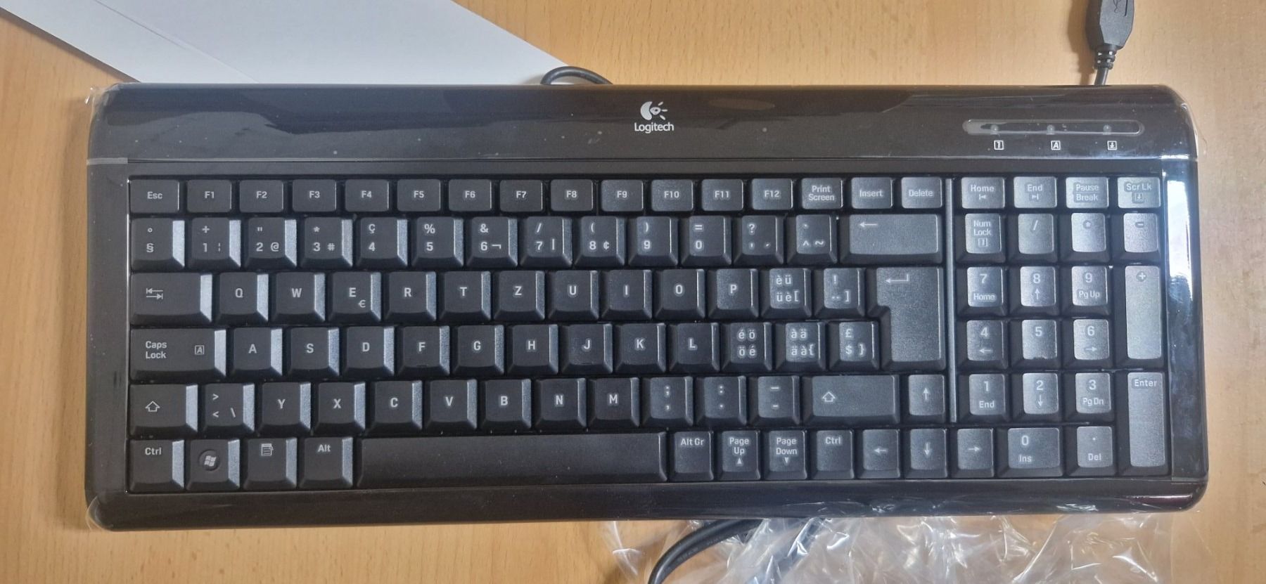 Logitech Tastaturen: Logitech Computer Keyboard USB and PS2 . (CH layout) – Neu und originalverpackt aus Volketswil von