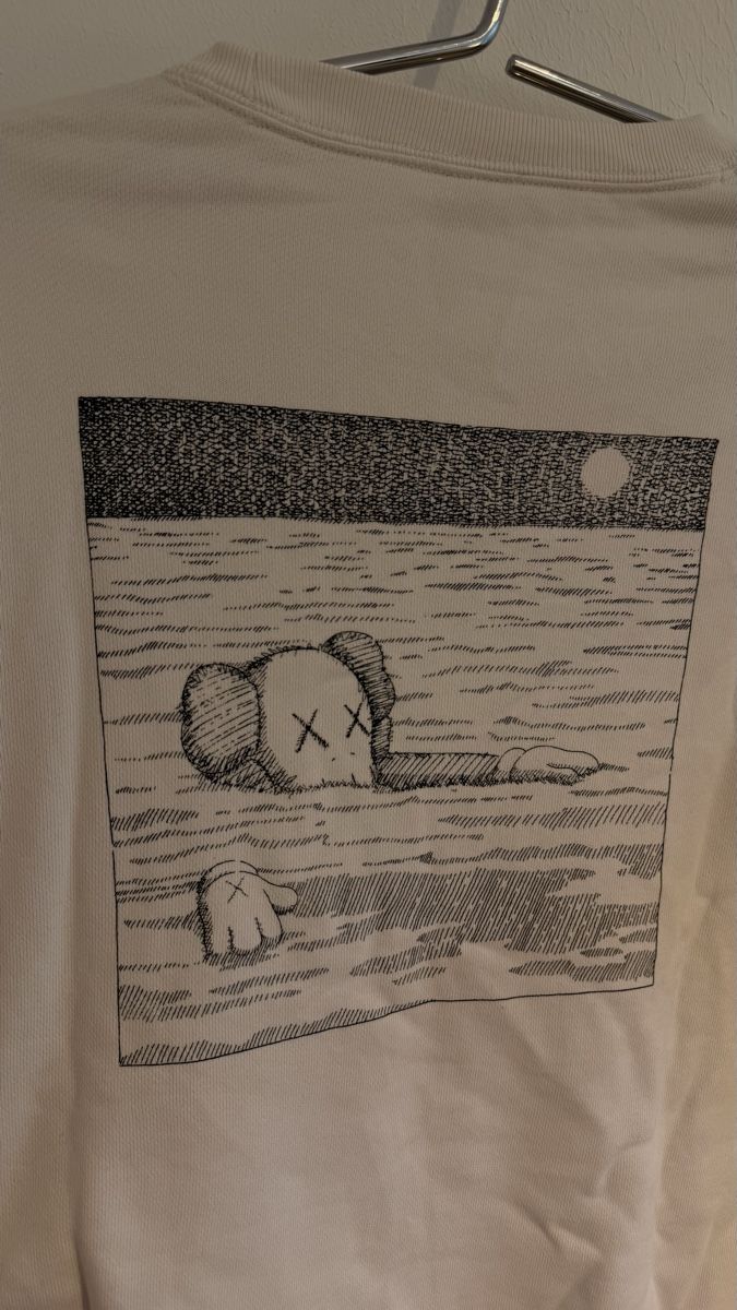 Uniqlo Pulls & Sweat-shirts: KAWS x Uniqlo Sweatshirt – D'occasion à Unterägeri par ogatterm 4