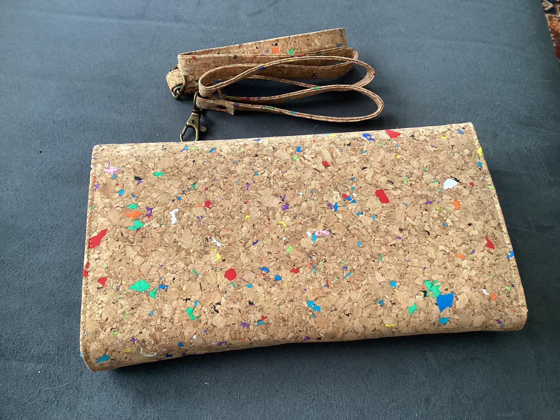 Borse da donna: Kork Pochette / Damentasche Vegan – Nuovo e nell'imballaggio originale da Minusio venduto da scotch111 1