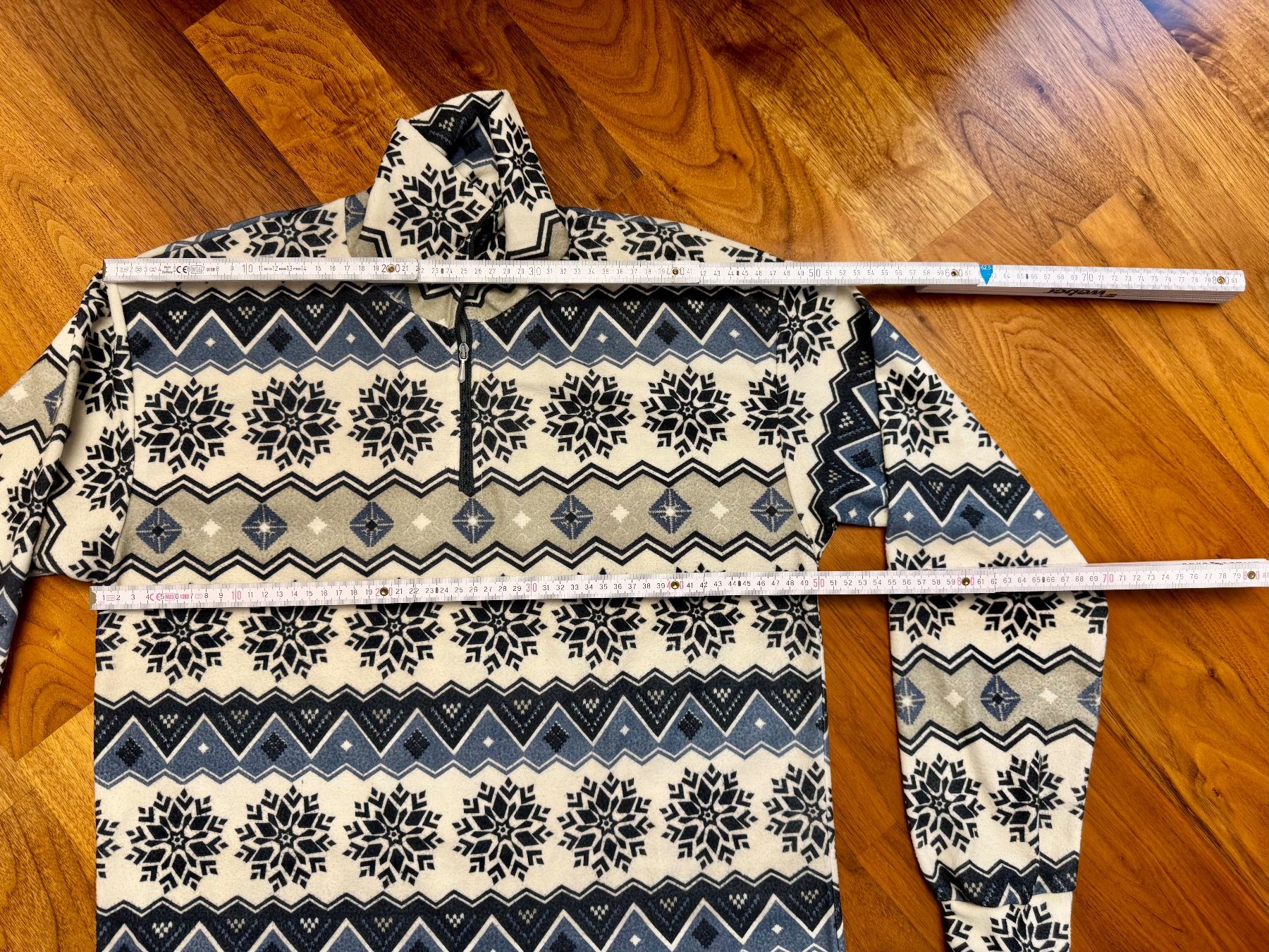 Maglioni & Felpe: Fleece Pullover mit Schneeflockenmuster Grösse M – Usato da Uster venduto da Isskra 2
