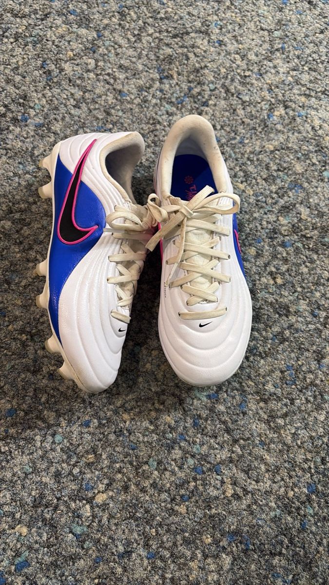 Nike Schuhe für Jungen: Fussballschuhe Gr. 34 – Gebraucht aus Hittnau von danielabu