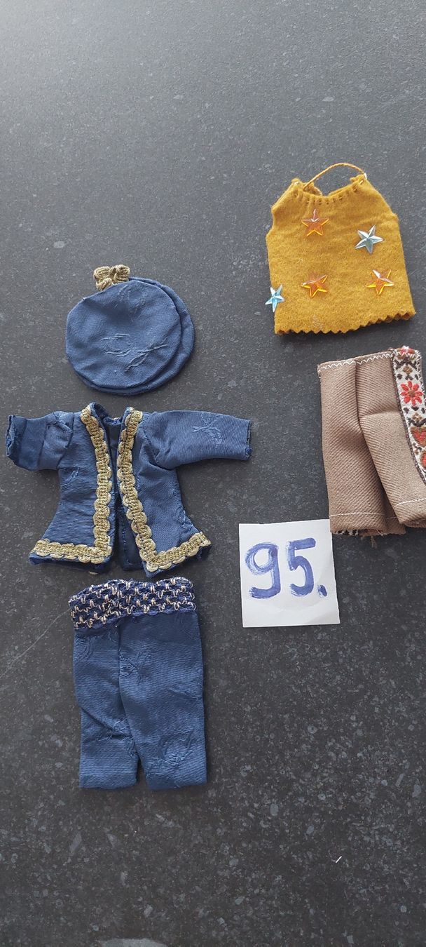 Puppen: kleine Puppenkleider  – Gebraucht aus Muri AG von nindo1