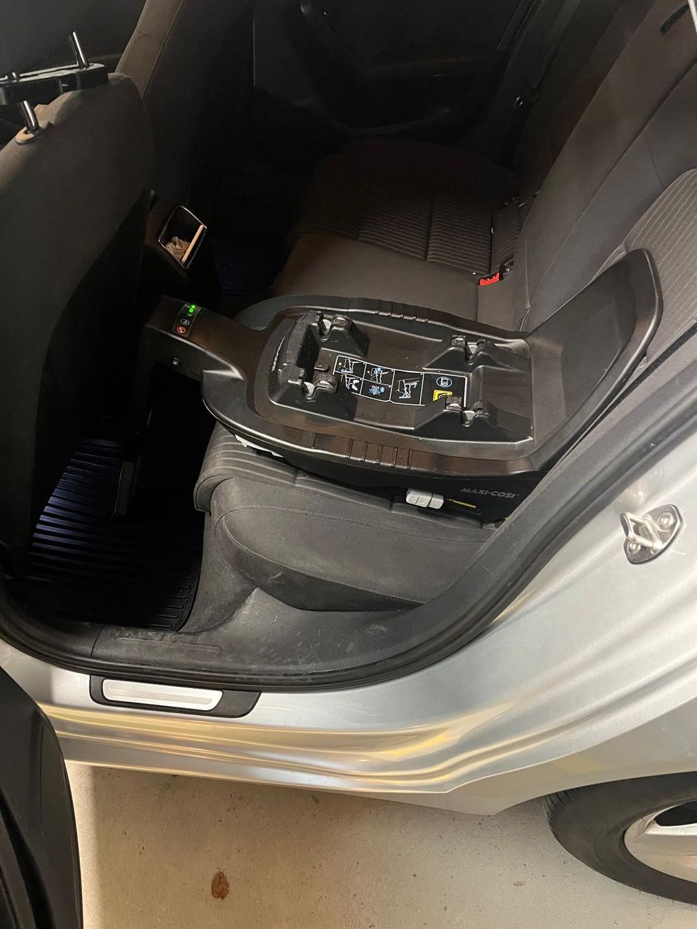 Maxi-Cosi Seggiolini per auto: Maxi-Cosi 2way Pearl mit Isofix – Usato da St. Gallen venduto da mirnes84 1