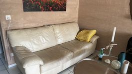 Ledersofa beige zweiplätzig gebraucht in gutem Zustand