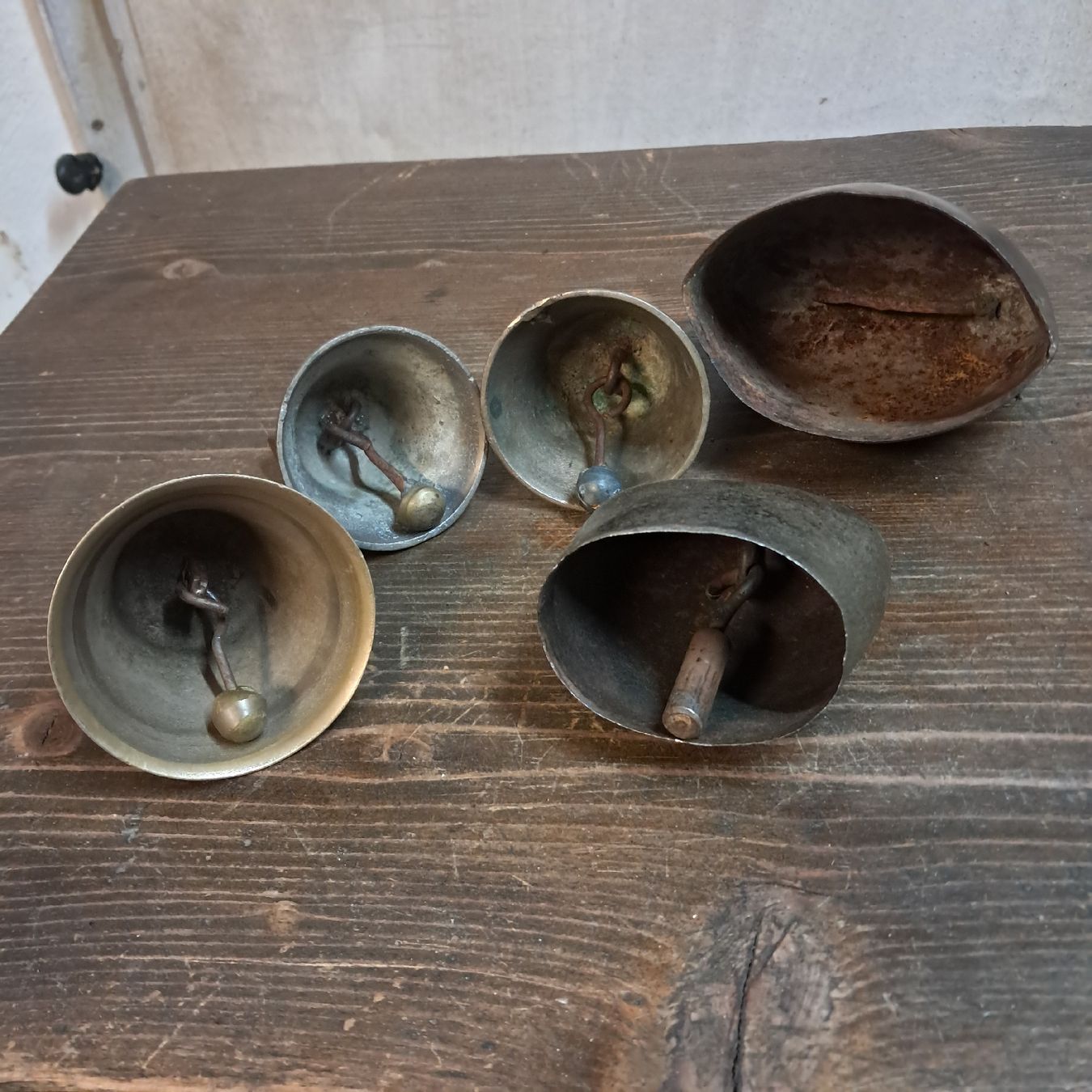 Campanacci mucche: 5 Glocken / Treicheln – Usato da Murten venduto da SHETHOF 2
