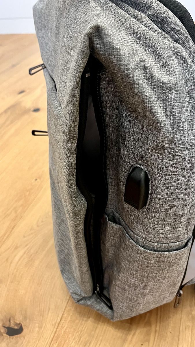 Zaini: Reiserucksack grau mit USB Anschluss – Usato da Widnau venduto da FabFo94 3
