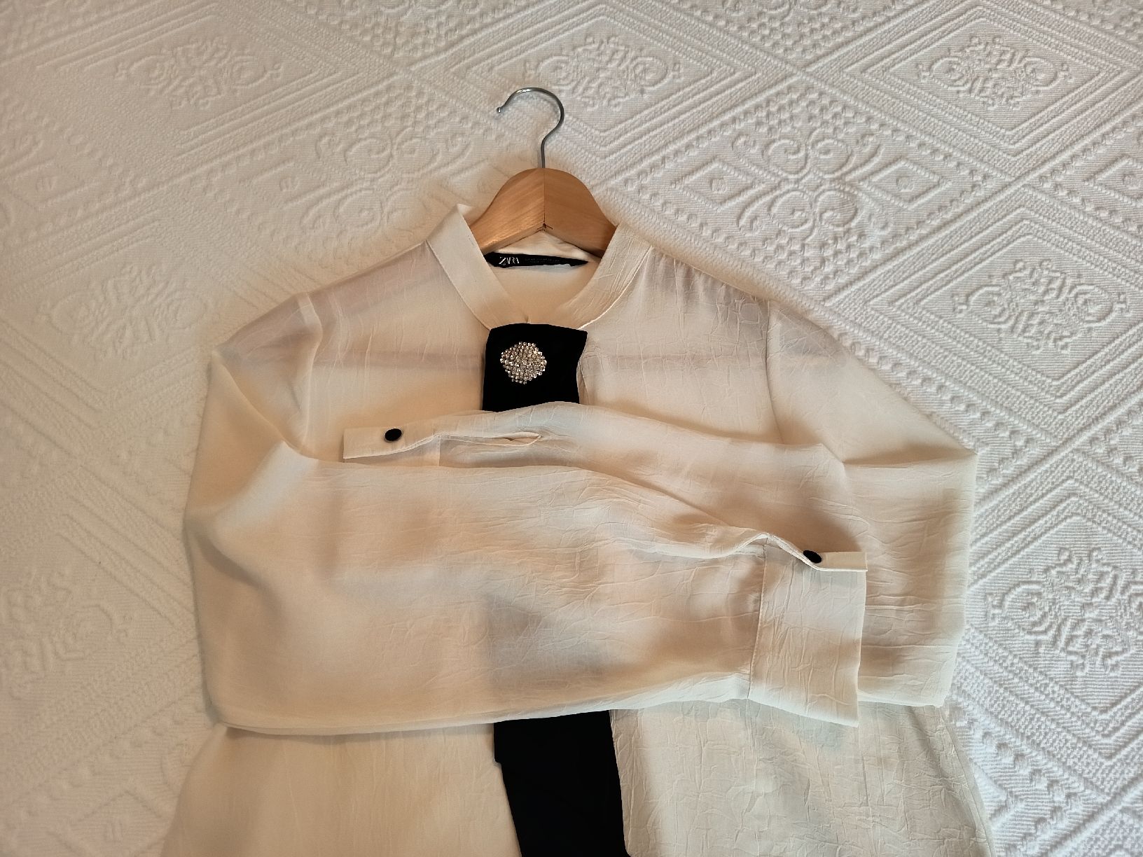 Zara Chemisiers: Semi Sheer Blouse  – Neuf (Voir description) à Basel par beg_6v7r 2
