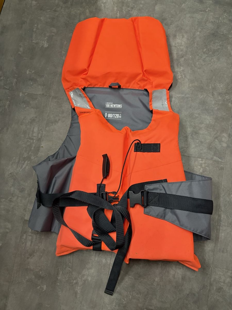 Giubbotti di salvataggio: Schwimmweste Tribord – Usato da Grüt (Gossau ZH) venduto da Mammut079