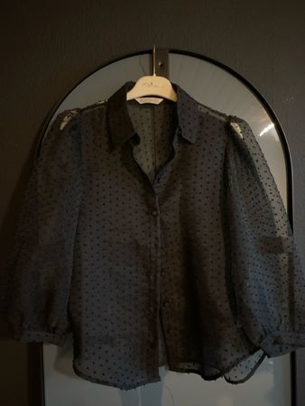 Schwarze Bluse mit Punktmuster, Gr. S