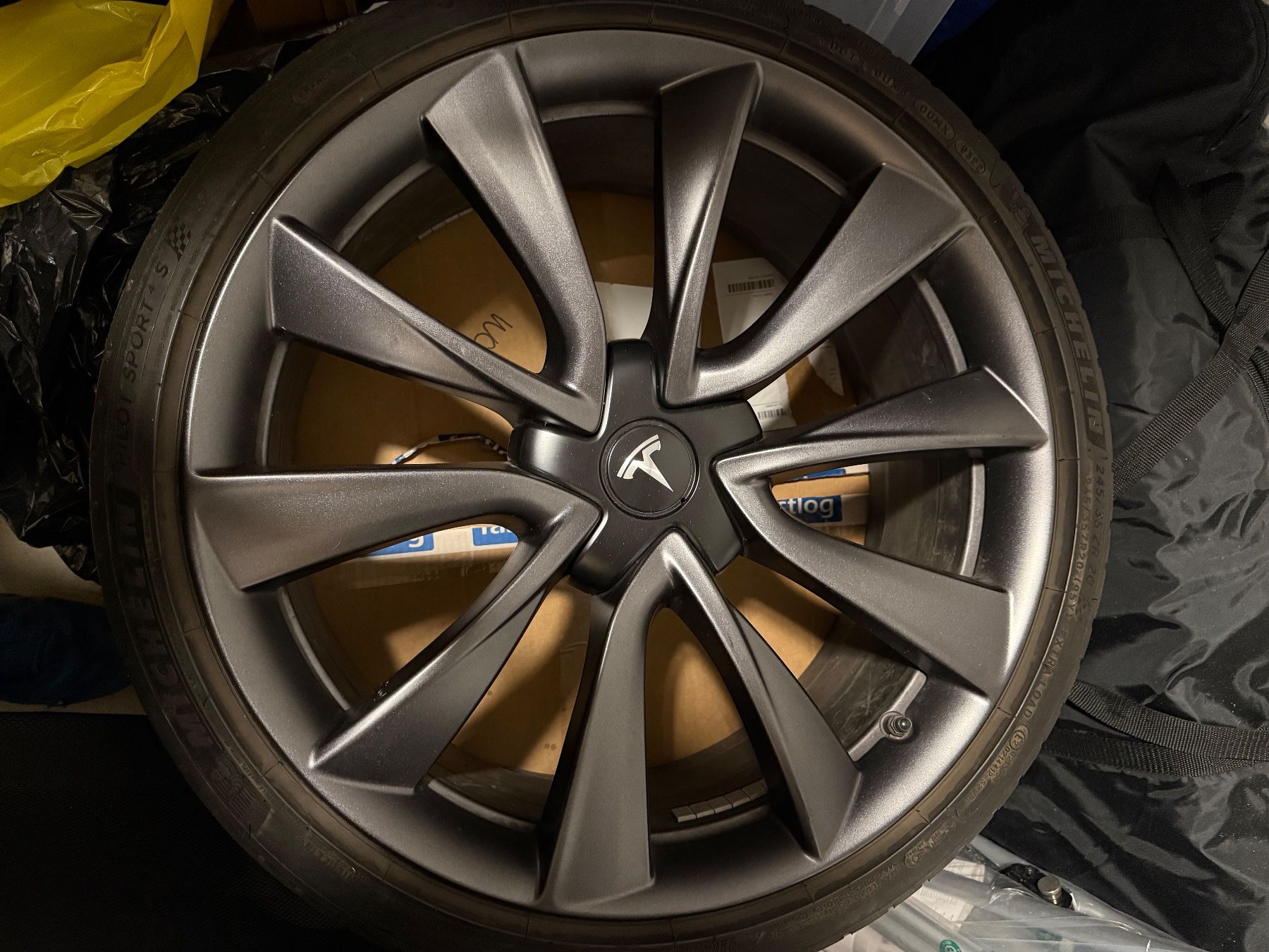Tesla Cerchioni: Tesla 3 performance felgen set – Usato da Auw venduto da ax2_9ndl 1