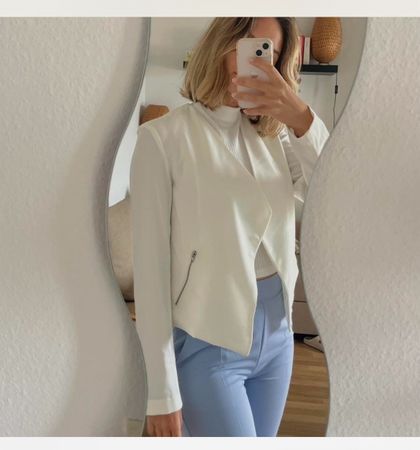 White  H&M blazer 🤍👩🏼‍💻