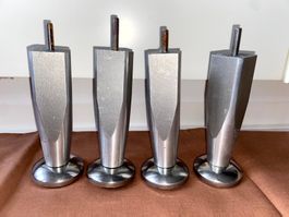 4er Set neuwertige Möbelfüsse / Tischfüsse aus Metall