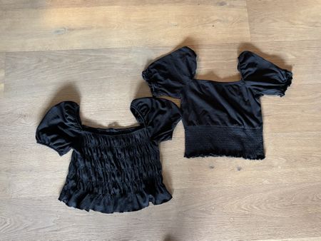 2 schwarze Tops, Bauchfrei - neuwertig