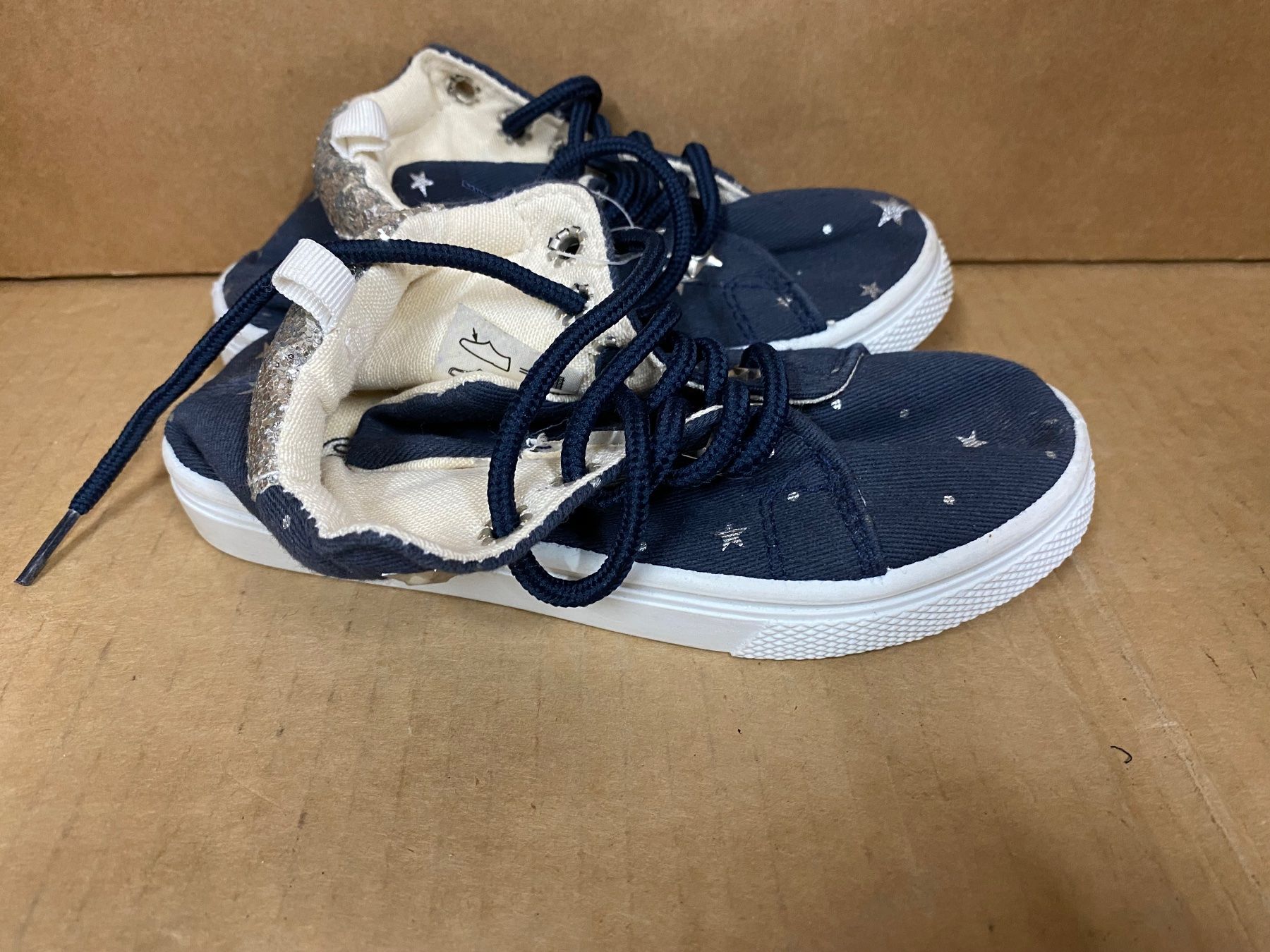 Schuhe für Jungen: Kinder-Sneaker Grösse 30 Sterne-Muster – Gebraucht aus Eschlikon TG von RamonaSt 3