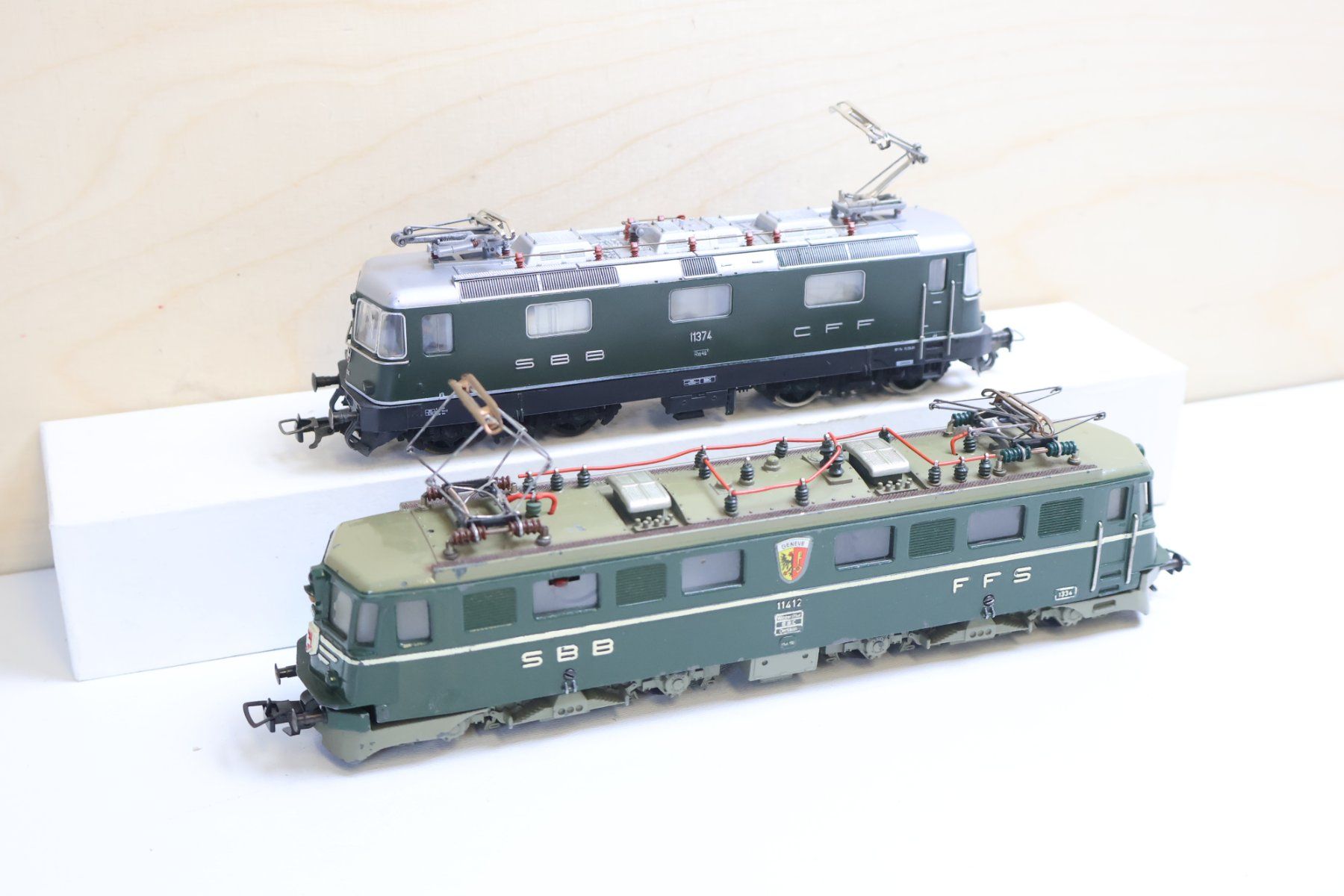Fleischmann Modelleisenbahnen: Fleischmann 2 x SBB Re 4/4/Ae 6/6 E-Loks - H0 DC – Gebraucht aus Winterthur von Monstera 5