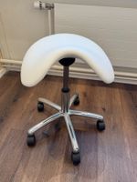 Sattelhocker „Horse“ weiss – höhenverstellbar auf Rollen