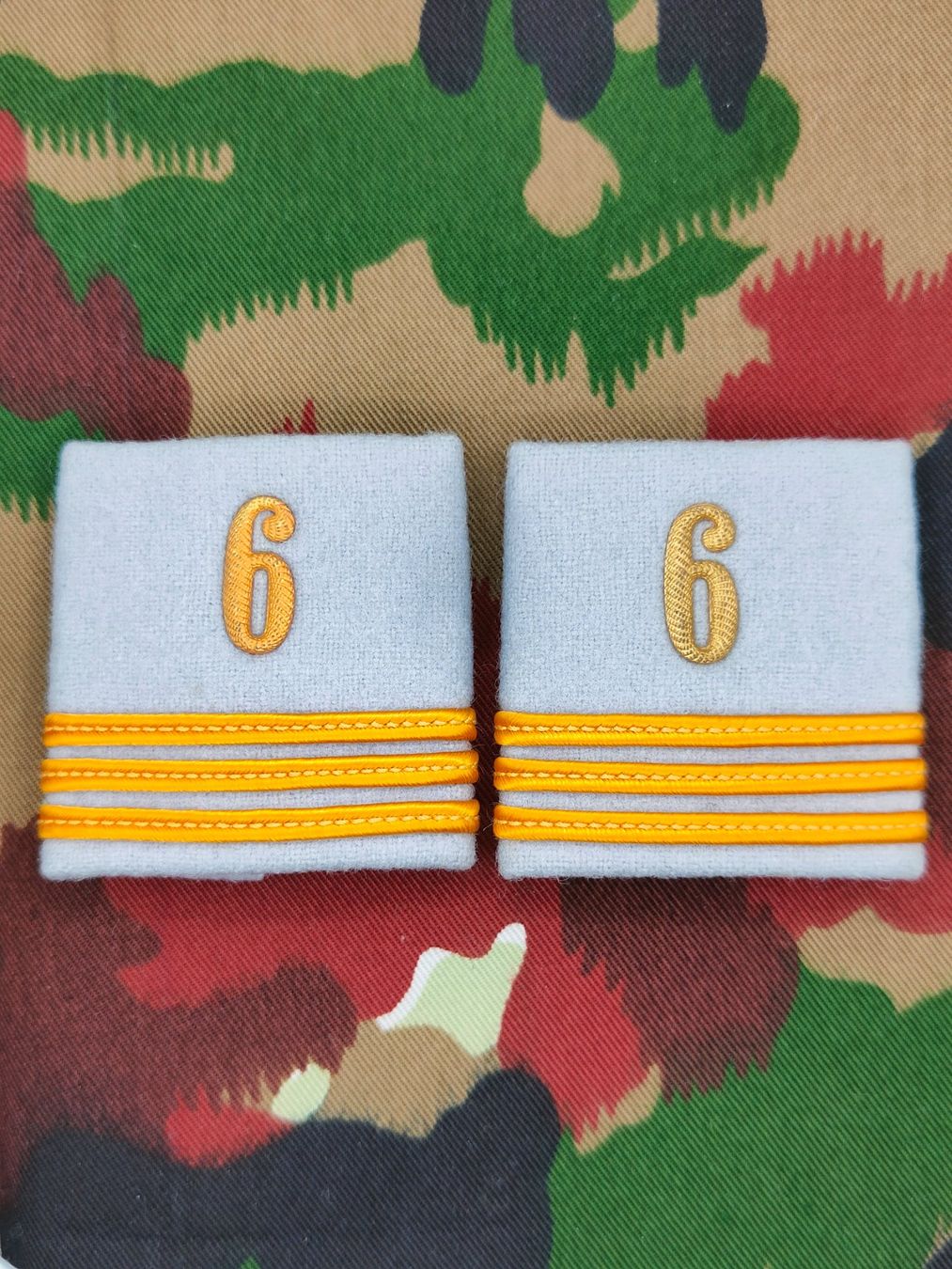 Schweizer Armee Uniformen: Schulterpatten Ord. 1949 Hauptmann Set Bat 6 – Gebraucht aus Bauma von SwissMilitaria 1