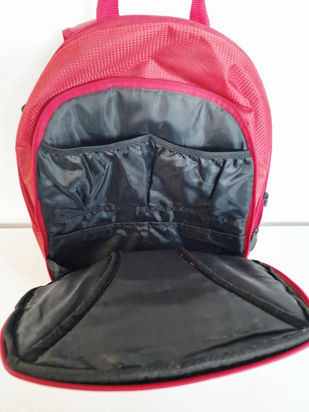 Zaini: Willson Tennis Rucksack Rot Schwarz mit div. Fächern – Usato da Hallau venduto da CHACLA 2