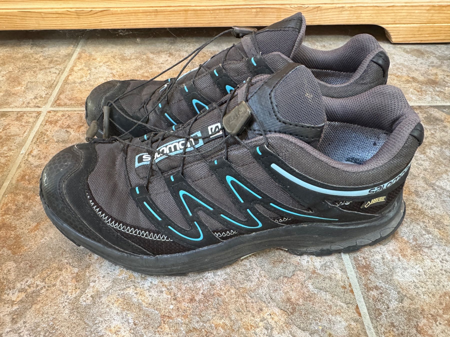 Scarpe da uomo: Salomon Schuhe Grösse EUR 42 – Usato da Wittinsburg venduto da Gia_Diva 1