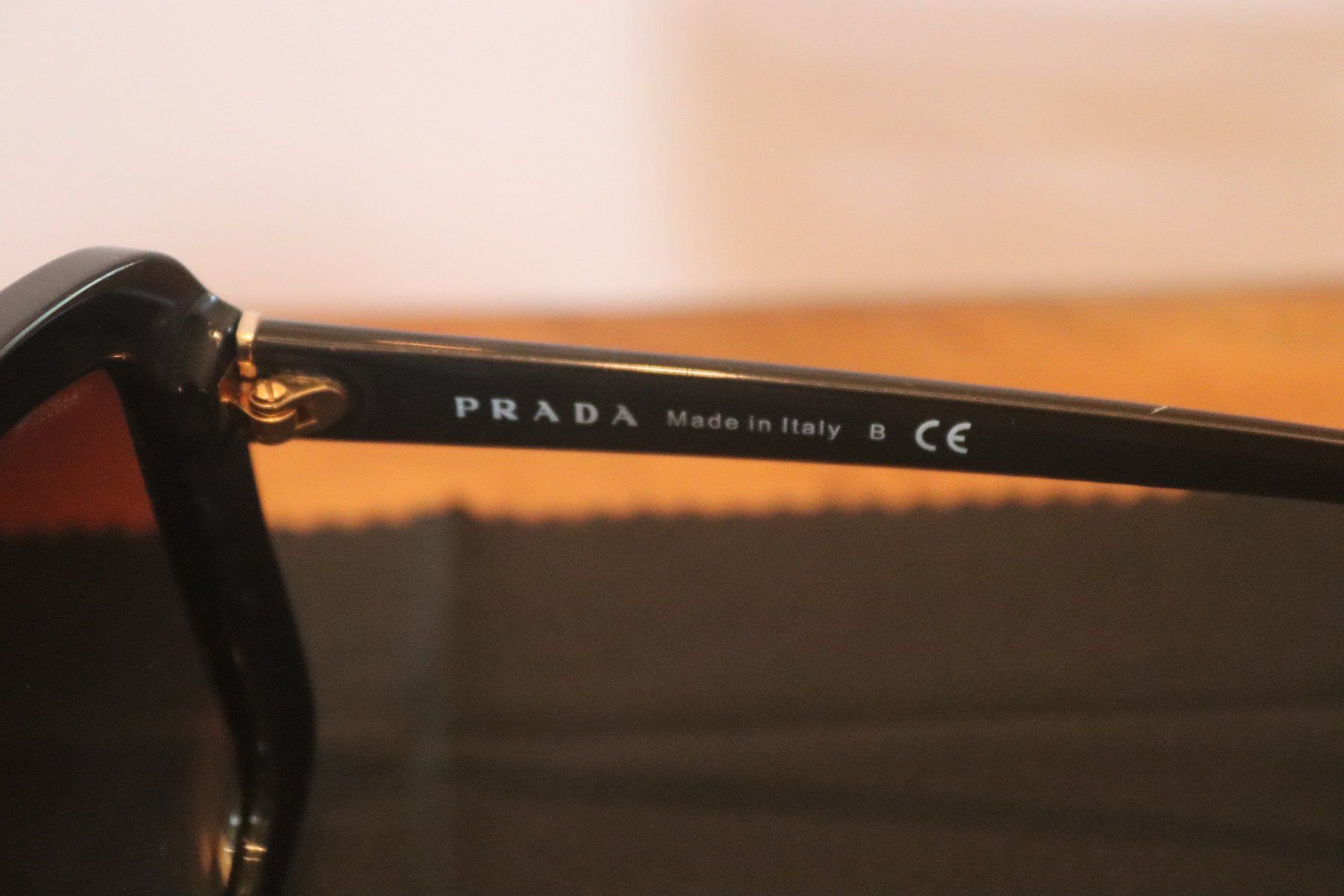 Prada Brillen & Gläser: Exklusive Prada Sonnenbrille Modell SPR24R – Gebraucht aus Schindellegi von Samy2015 3