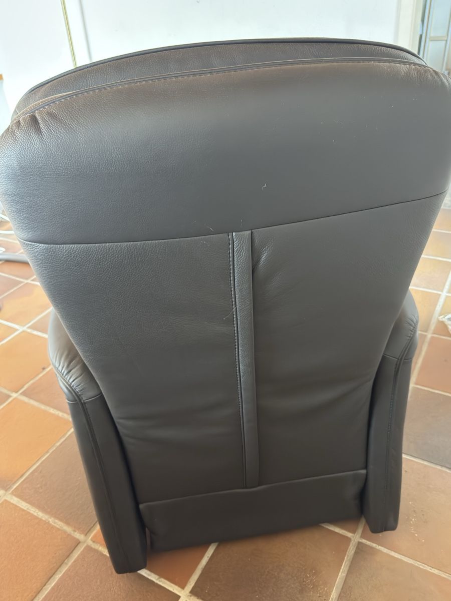 Himolla Poltrone: Himolla Relaxsessel mit Aufstehhilfe – Usato da Hombrechtikon venduto da Froeschli9 5