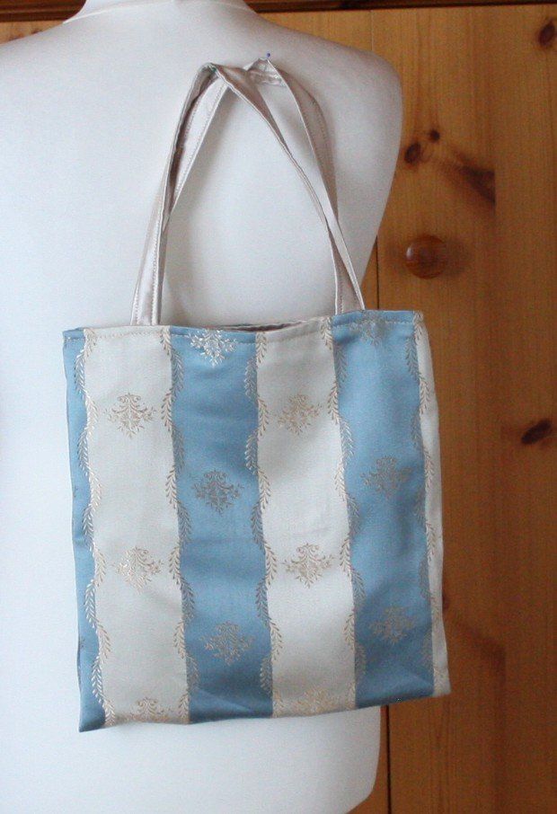 Borse da donna: Tasche beige-hellblau Satin  NEU (1) – Nuovo (secondo la descrizione) da Flüelen venduto da Diversicum-HandMade 1