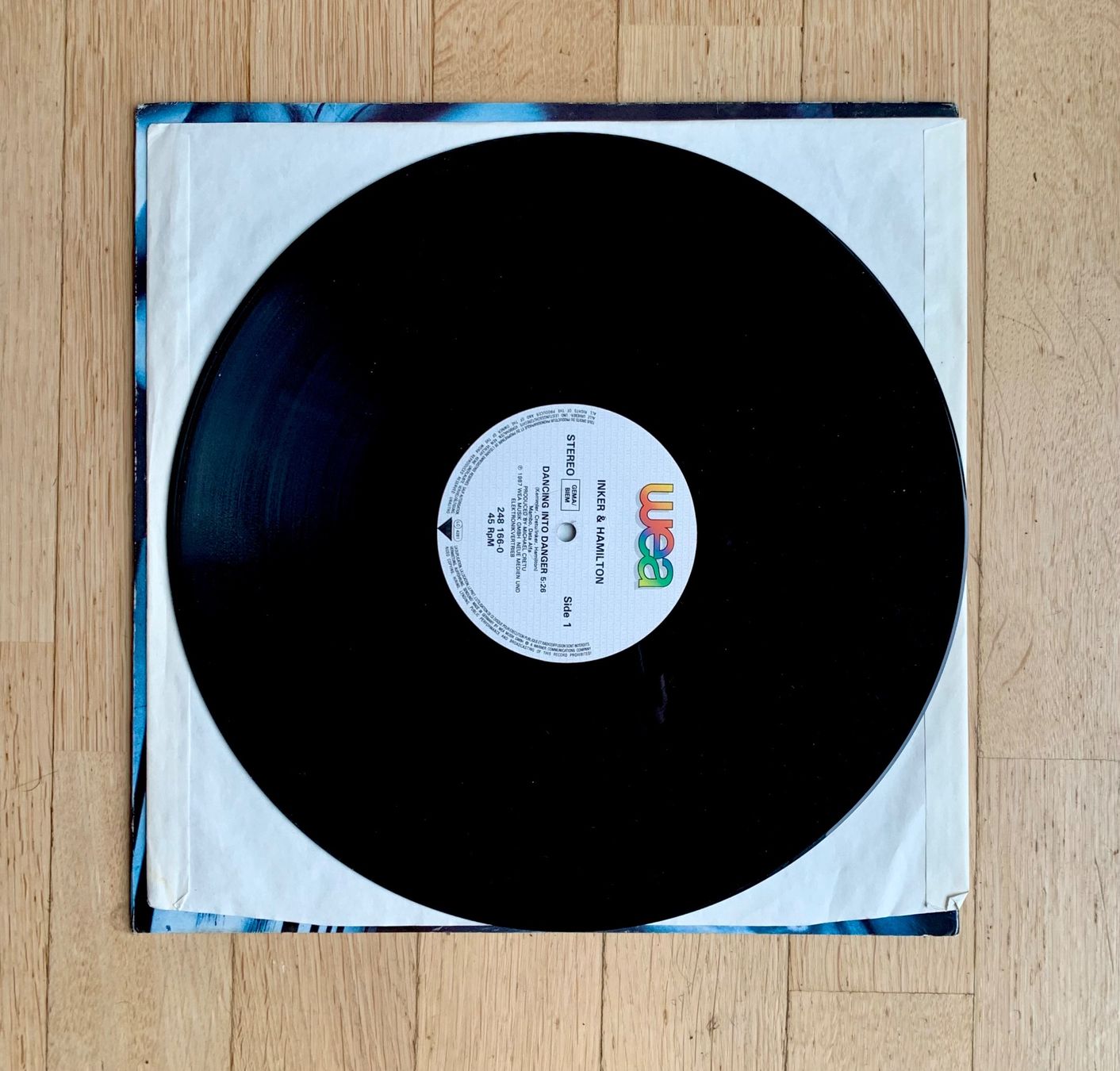 Dischi in vinile: Inker & Hamilton Dancing into Danger 12"Maxi – Usato da Zürich venduto da Fieber 2