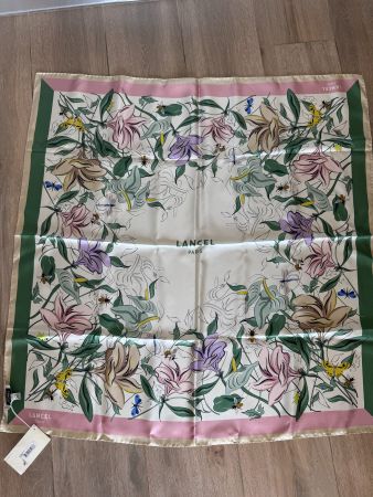 Foulard Lancel soie jamais porté