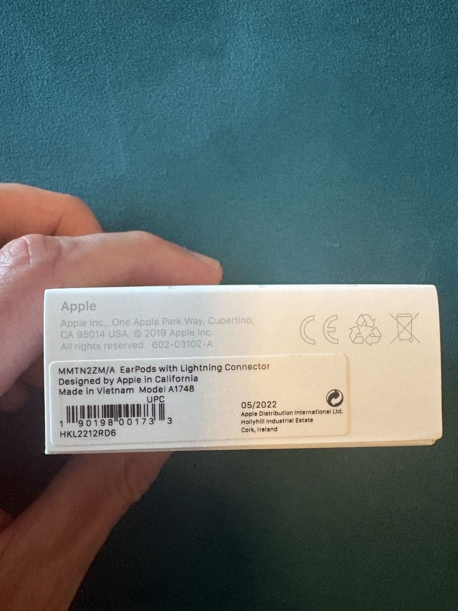 Apple Casques audio: Apple Lightning EarPods – Neuf avec emballage d'origine à Basel par and_r29p 2