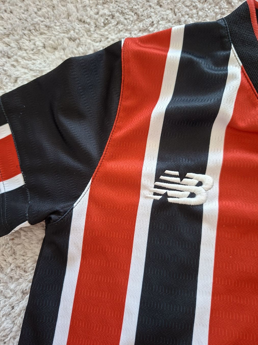 New Balance Scarpe, pantaloni & magliette da ginnastica: Maillot New Balance SPFC junior taille 10/YM rayé – Usato da Renens VD venduto da ser_j2fn 3