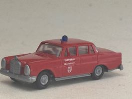 GB1- Praline Mercedes 220 Feuerwehr