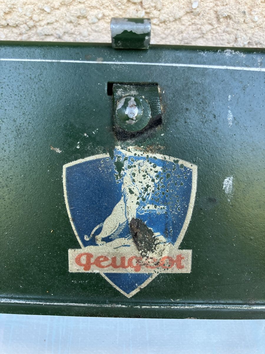Peugeot Pièces détachées: Oldtimer Peugeot Werkzeugkasten  – D'occasion à Trimbach par cendira 1