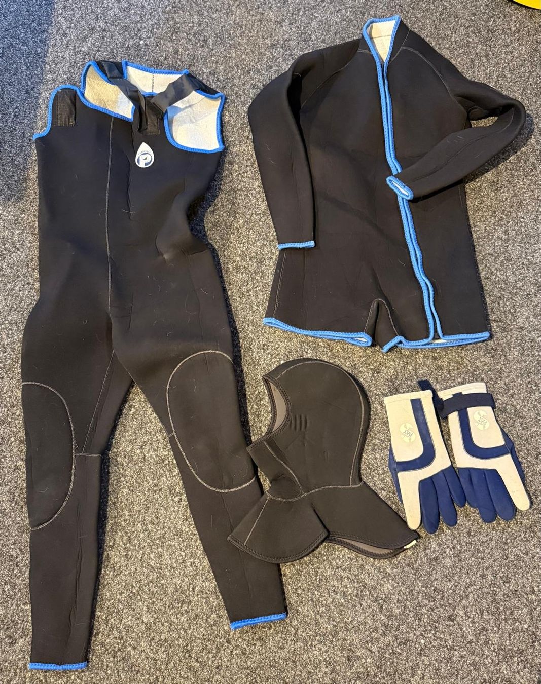 Mute per immersioni: Herren-Tauchanzug inkl. Kappe + Handschuhe – Usato da Madetswil venduto da Slink
