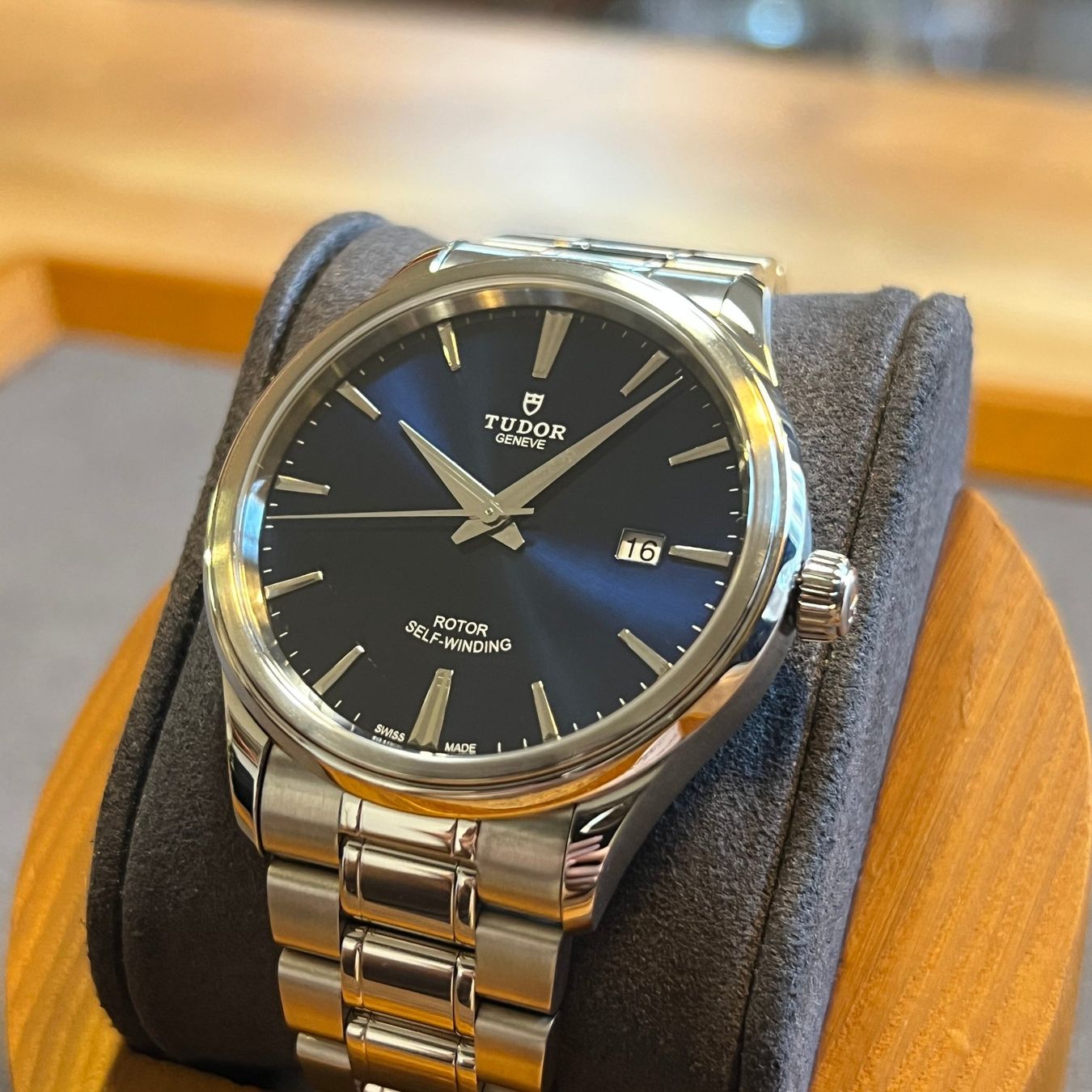 Tudor Montres: FLASH SALE Tudor Style Automatic Date Blue Dial 12700 – D'occasion à Carouge GE par Watchaser 2