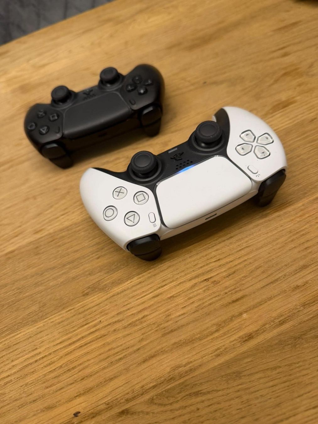 Sony Controller: 2x Sony PS5 DualSense Controller Weiss & Midnight Black – Nuovo (secondo la descrizione) da Niederbipp venduto da flo_hvx8 1