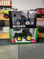 John Deere 8R370 plus Valtra N174 Modell 1:32
