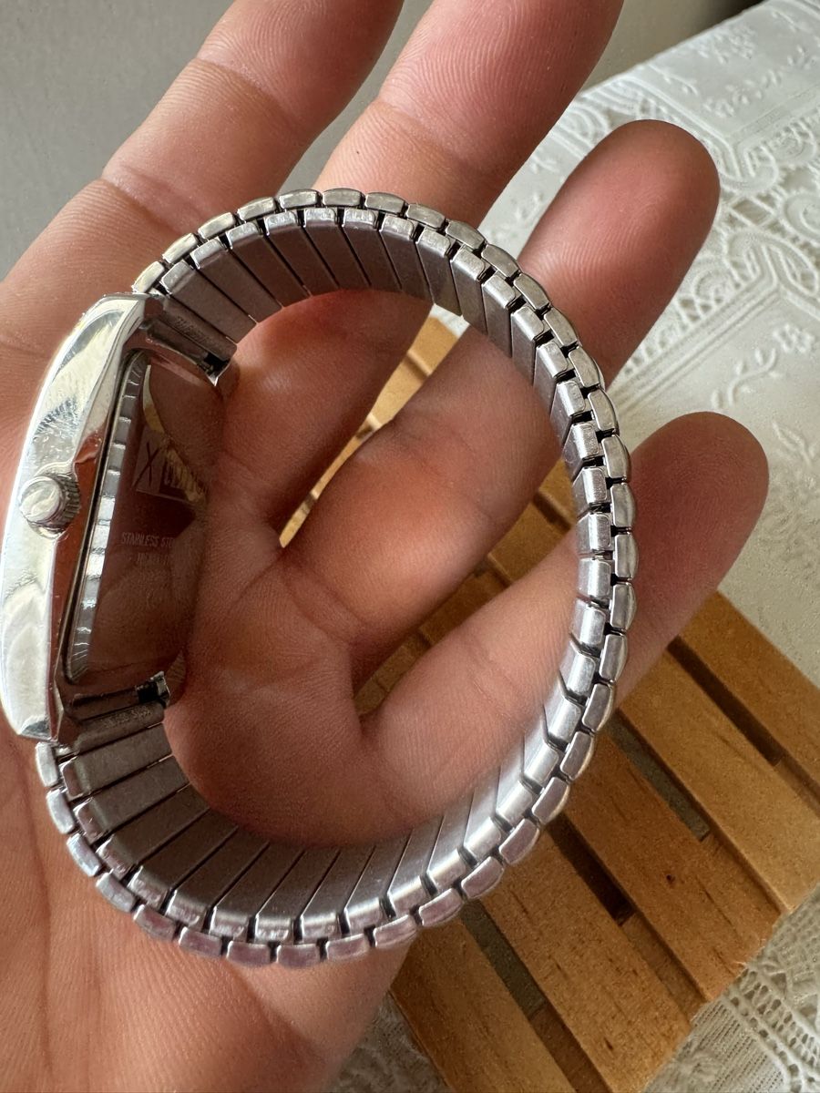 Montres: Xtime Quartz Watch Silver Rectangular Like New – D'occasion à Gerlafingen par naj_vj8s 4