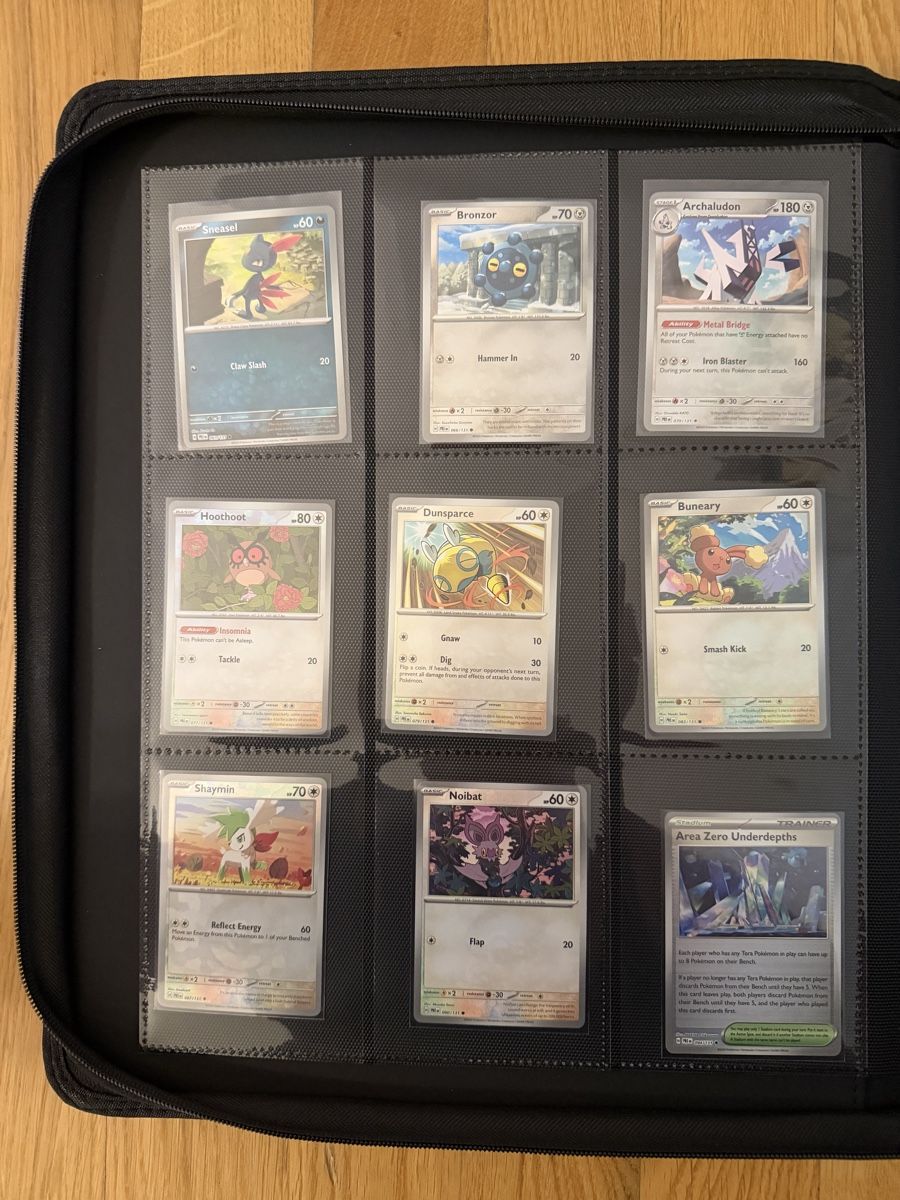 Pokémon Carte collezionabili: Pokémon Prismatic Evolutions Binder + 55 Poké/Masterball – Nuovo (secondo la descrizione) da Windisch venduto da CharizArdi 1