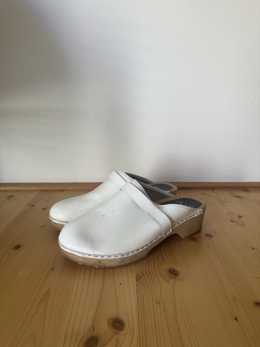 Scarpe da uomo: Schwedische Clogs weiss EU 44 – Usato da Basel venduto da wardrobeupdate 4