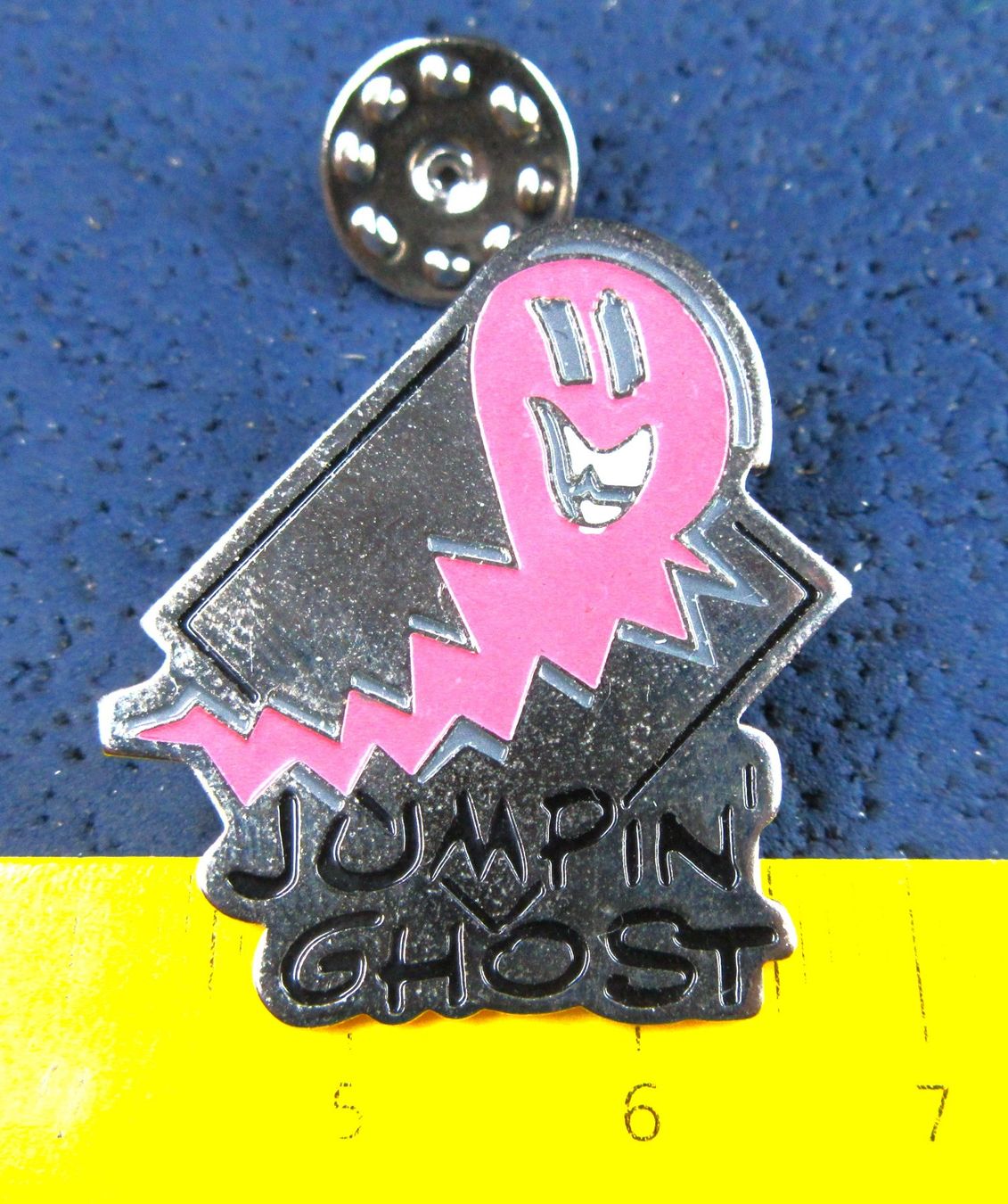 Swiss Placchette & Badge: JUMPIN' GHOST PIN – Usato da Ettingen venduto da Hausi4711