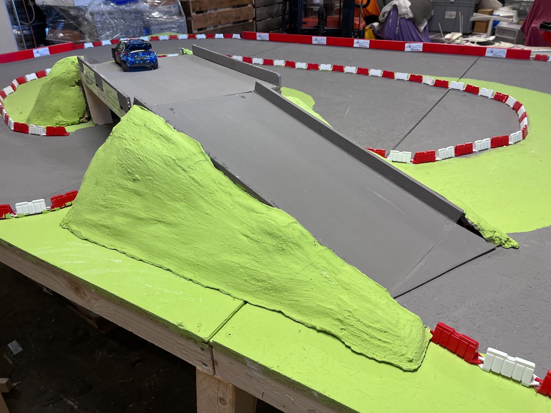 Piste: Projektarbeit Rennbahn für Auto – Usato da Russikon venduto da sparklingvision 2
