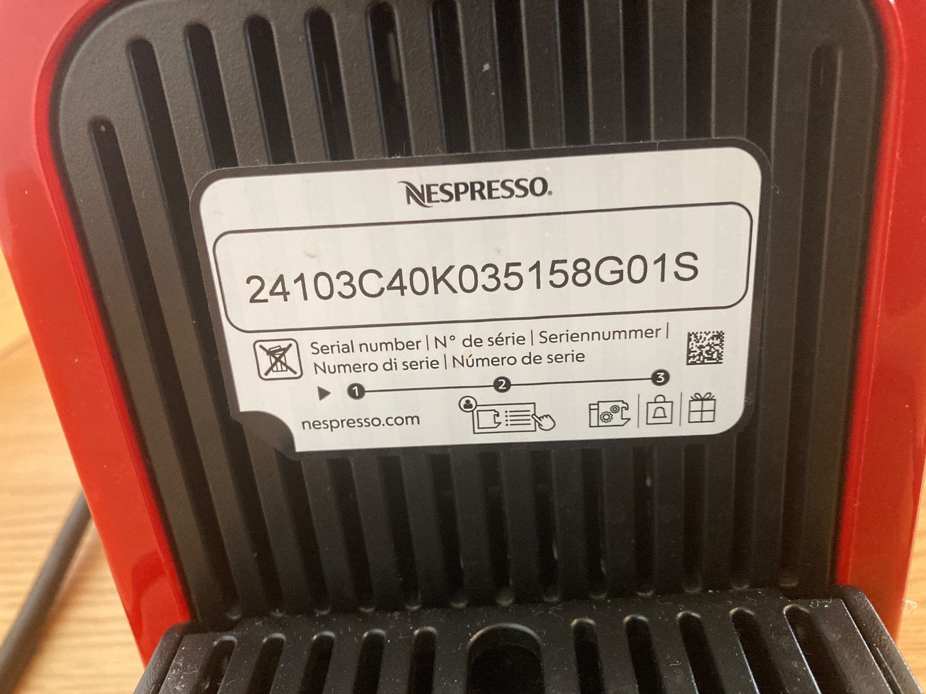 Krups Macchine per caffè & Macchine per espresso: Nespresso Krups red coffee machine excellent condition – Usato da Luzern venduto da Mauseli4 2